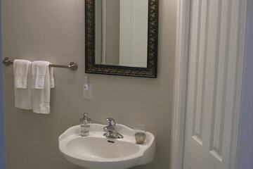 Bathroom sink