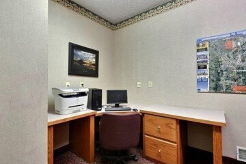  Rodeway Inn Carmel (Previously; Comfort Suites Carmel) 27