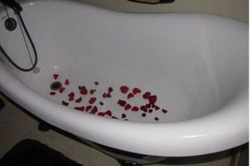 Deep Soaking Bathtub