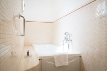 Jetted tub