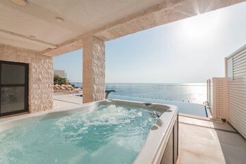 Private spa tub