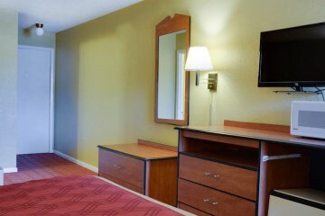  Econo Lodge Inn & Suites Hot Springs 14