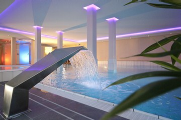 Pool waterfall