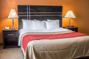 Norwood Inn & Suites North Conference Center