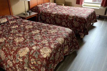Room 7 of 9