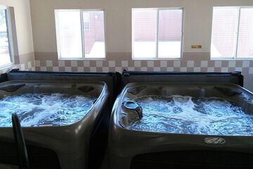 Indoor spa tub