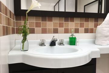Bathroom sink