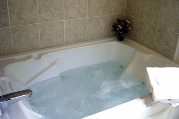Deep soaking bathtub