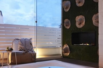 Private spa tub