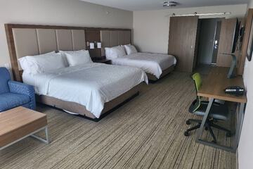 Room 9 of 16