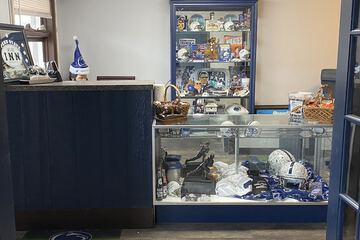 Check-in/check-out kiosk