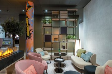 Lobby lounge