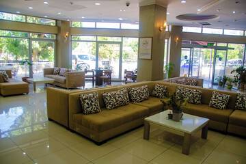 Lobby lounge