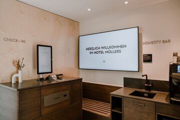 Check-in/check-out kiosk