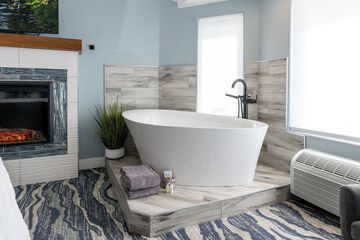 Deep soaking bathtub
