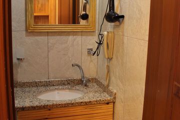Bathroom sink