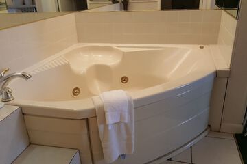 Jetted tub