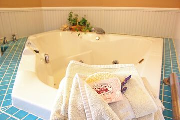Jetted tub