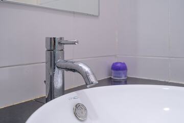 Bathroom sink