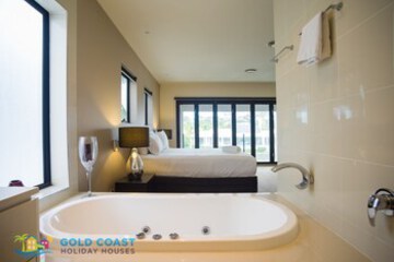 Deep Soaking Bathtub