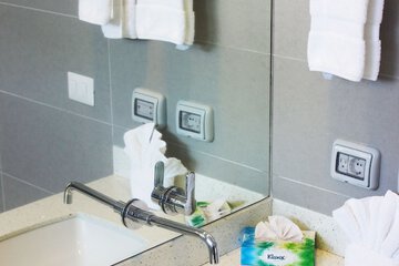 Bathroom sink