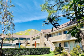 Hotel Exterior 26 of 26