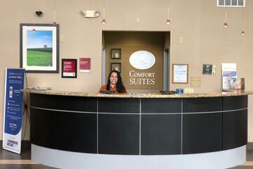 Check-in/check-out kiosk