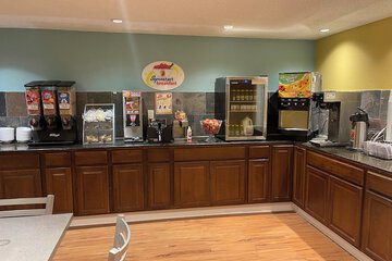 Super 8 by Wyndham Monroe