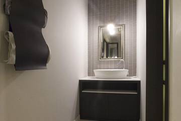 Bathroom sink