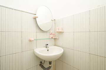 Bathroom sink