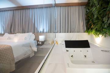 Private spa tub