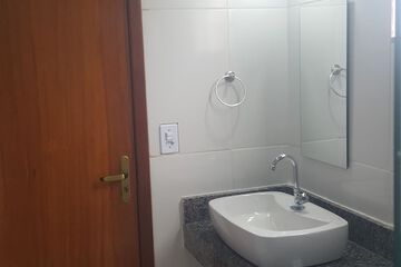 Bathroom sink
