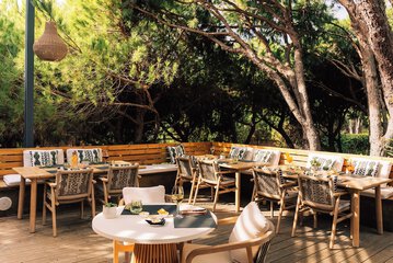 Poolside bar