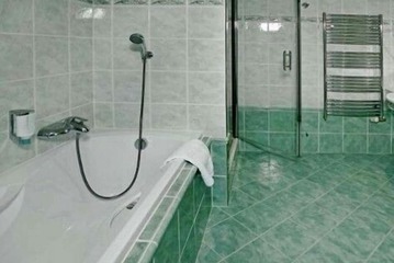 Deep soaking bathtub