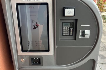Check-in/check-out kiosk