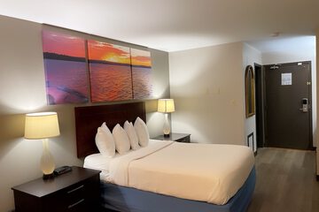 Days Inn & Suites by Wyndham Stevens Point