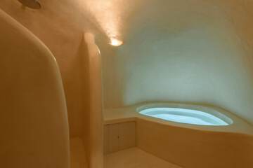 Indoor spa tub