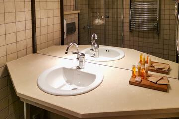 Bathroom sink