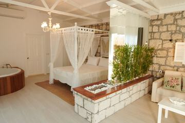 Private spa tub