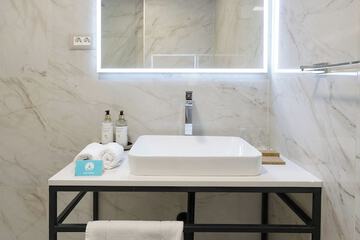 Bathroom amenities