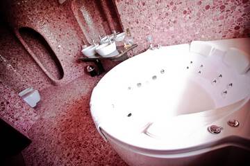Jetted tub
