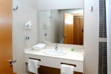 Bathroom sink