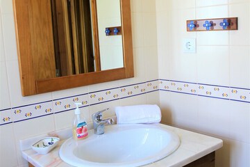 Bathroom sink
