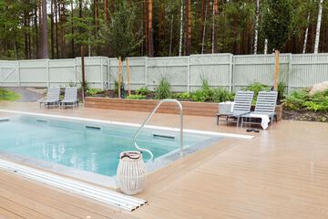 Indoor/outdoor pool