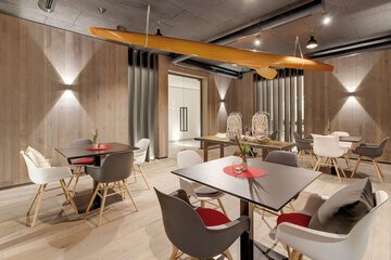 Lobby lounge