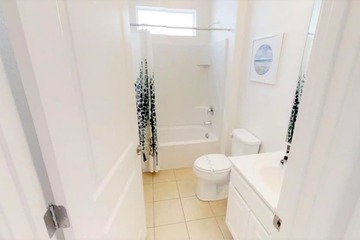 Deep soaking bathtub