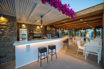 Poolside bar