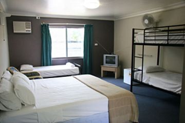 CAIRNS BEACH HOUSE 2