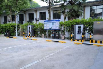 Electric vehicle charging station