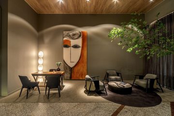 Lobby lounge